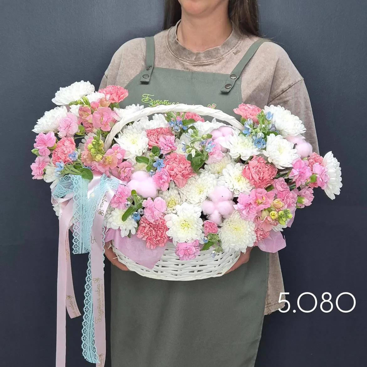 Про букет не забыли?
Выпускной уже близко! 💐👩🏻‍🎓
Последний звонок уже позади, экзамены почти сда