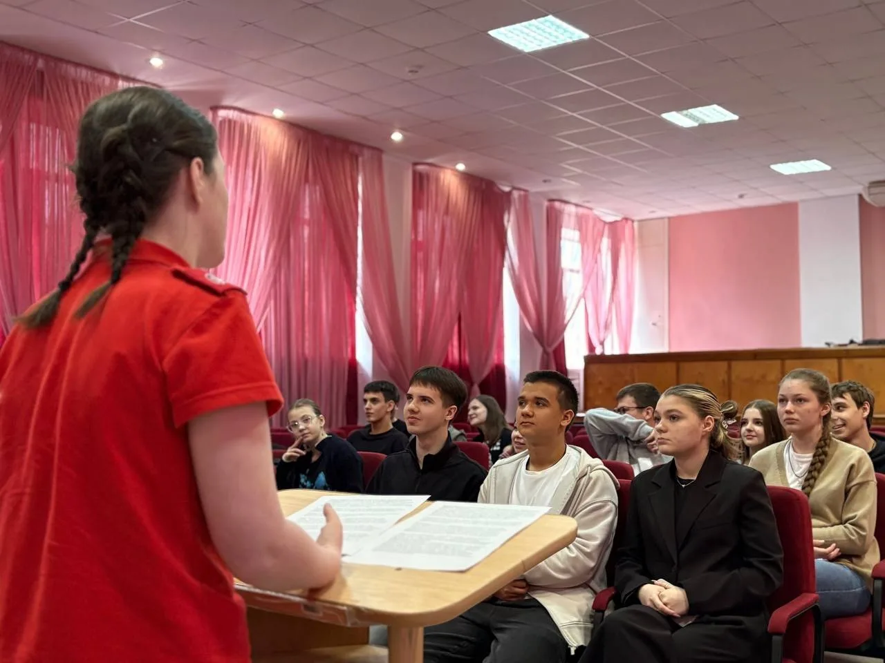 ✨ ИТОГИ ГОДА: КОМАНДА «ВЗЛЕТНАЯ ПОЛОСА» НА ВЫСОТЕ!  В нашей школе прошла итоговая конференция ученич