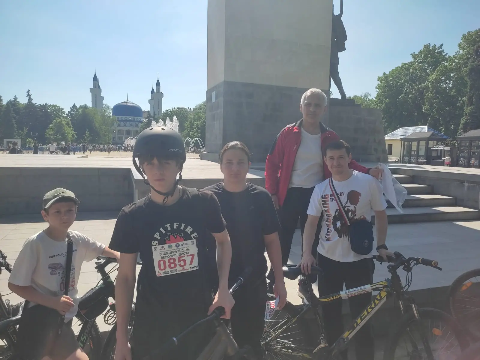 Сегодня улицы нашего города наполнились драйвом — в Майкопе прошел ежегодный веломарафон! Это событи
