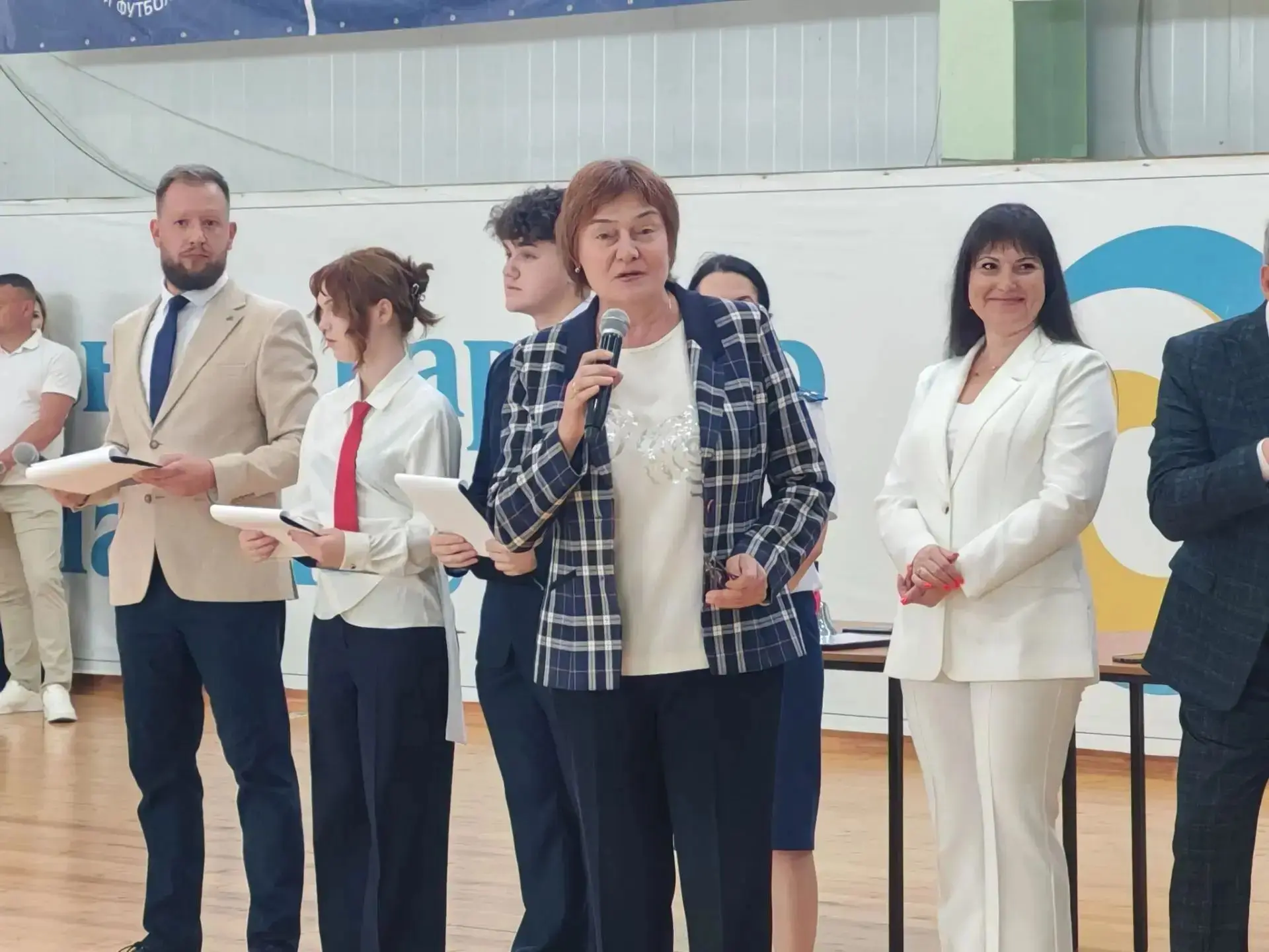Сегодня побывала на торжественной линейке в школе № 30. В ней, как и во всех школах наш...