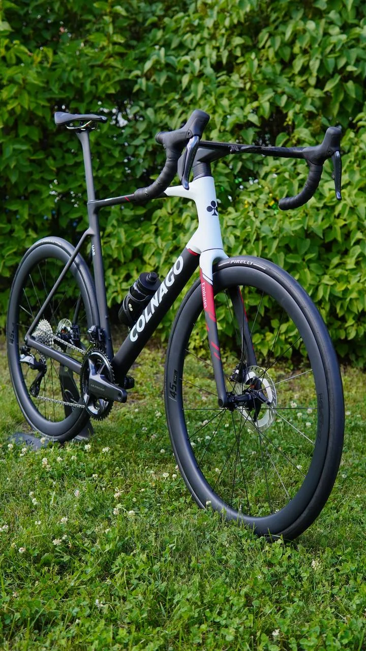 Еще один Colnago V5Rs – в командной расцветке UAE Team Emirates 💥