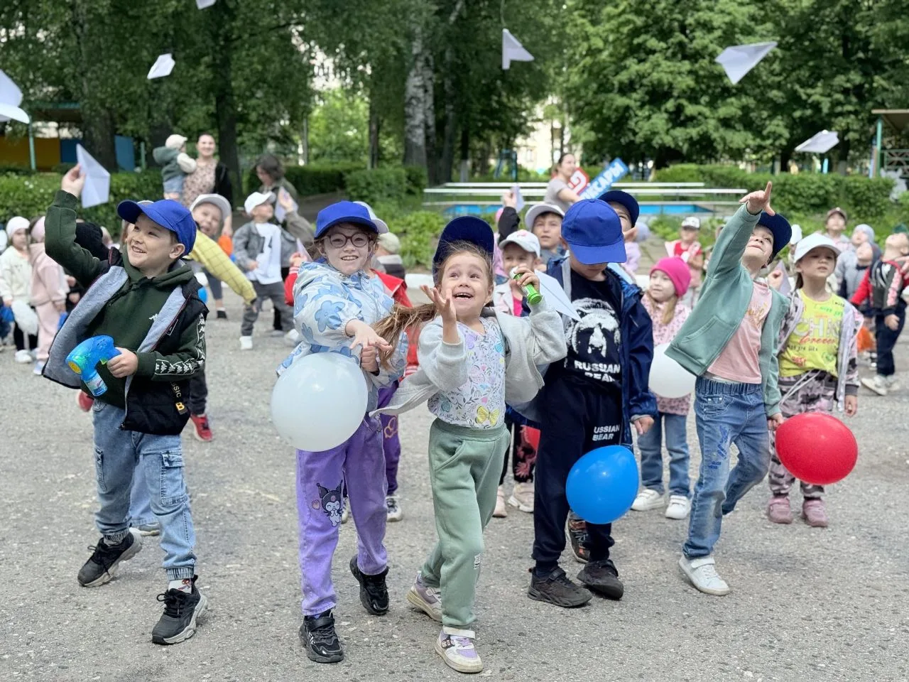 Сегодня наш детский сад превратился в настоящую страну детства. 
1 июня прошло яркое мероприятие, по