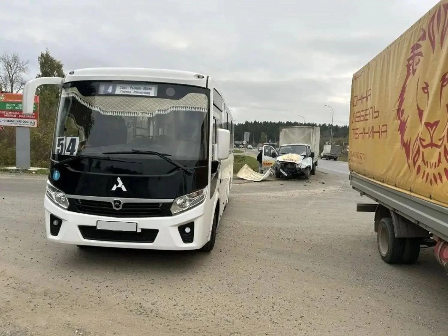 В Волжске  в результате столкновения автобуса и «Газели» пострадал молодой водитель