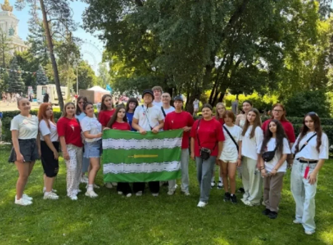 «Делегация "Движения Первых" посетила главный молодежный фестиваль этого лета — VK Fest в Москве! Зв