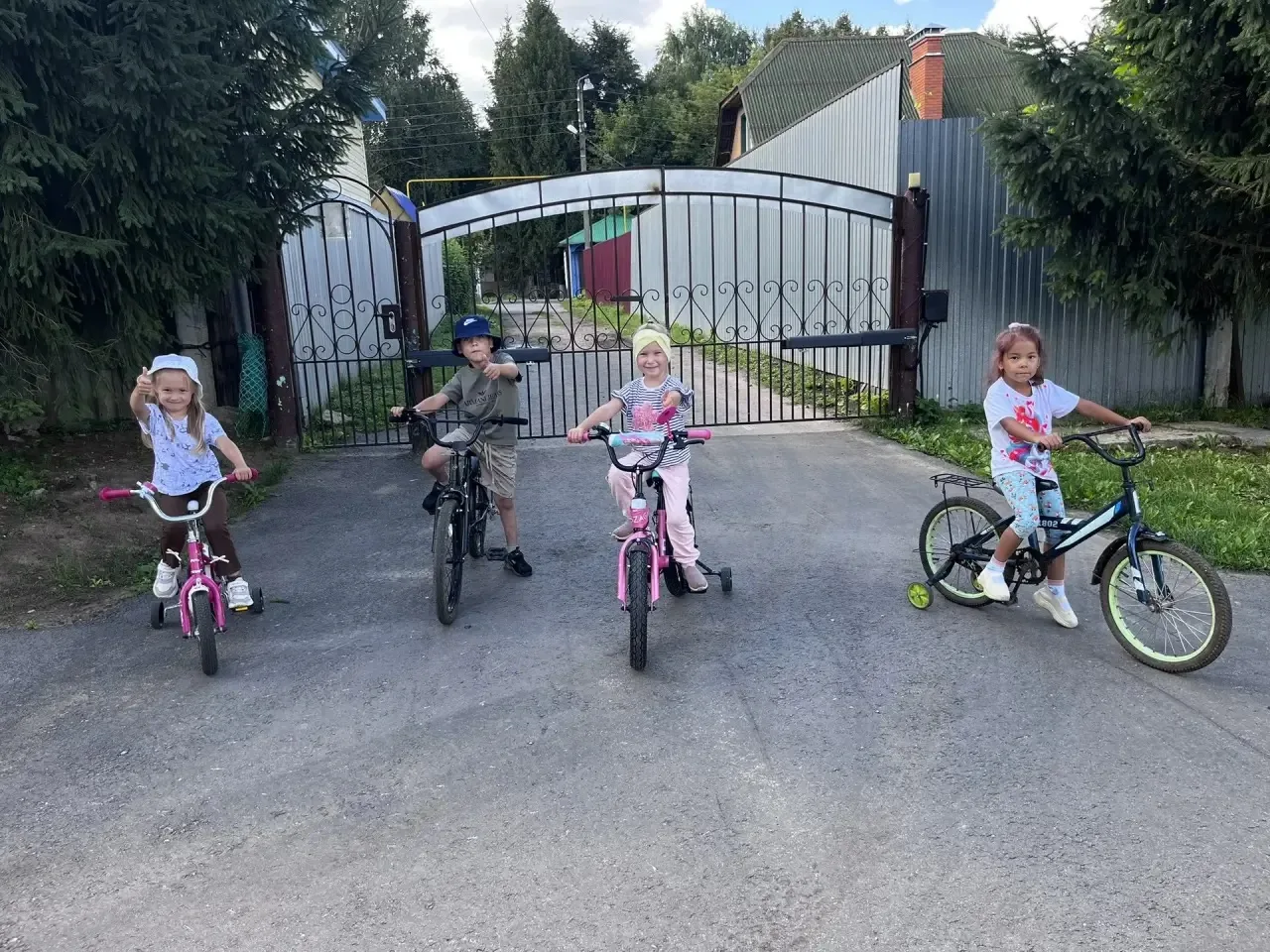 Езда на велосипеде в детском саду 🚲👍