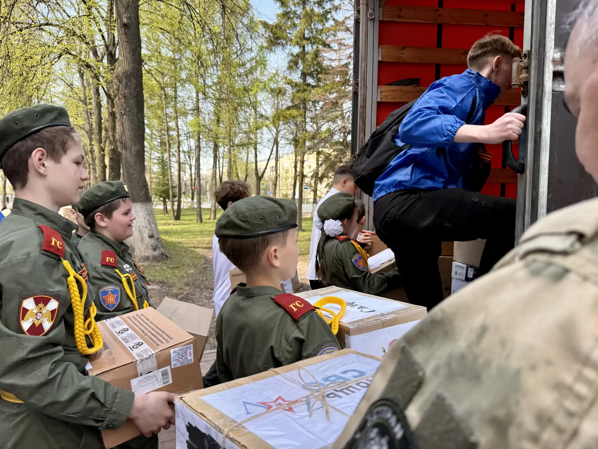 Память, которая объединяет 🤍  🎖 У здания администрации Автозаводского района прошёл торжественный ми