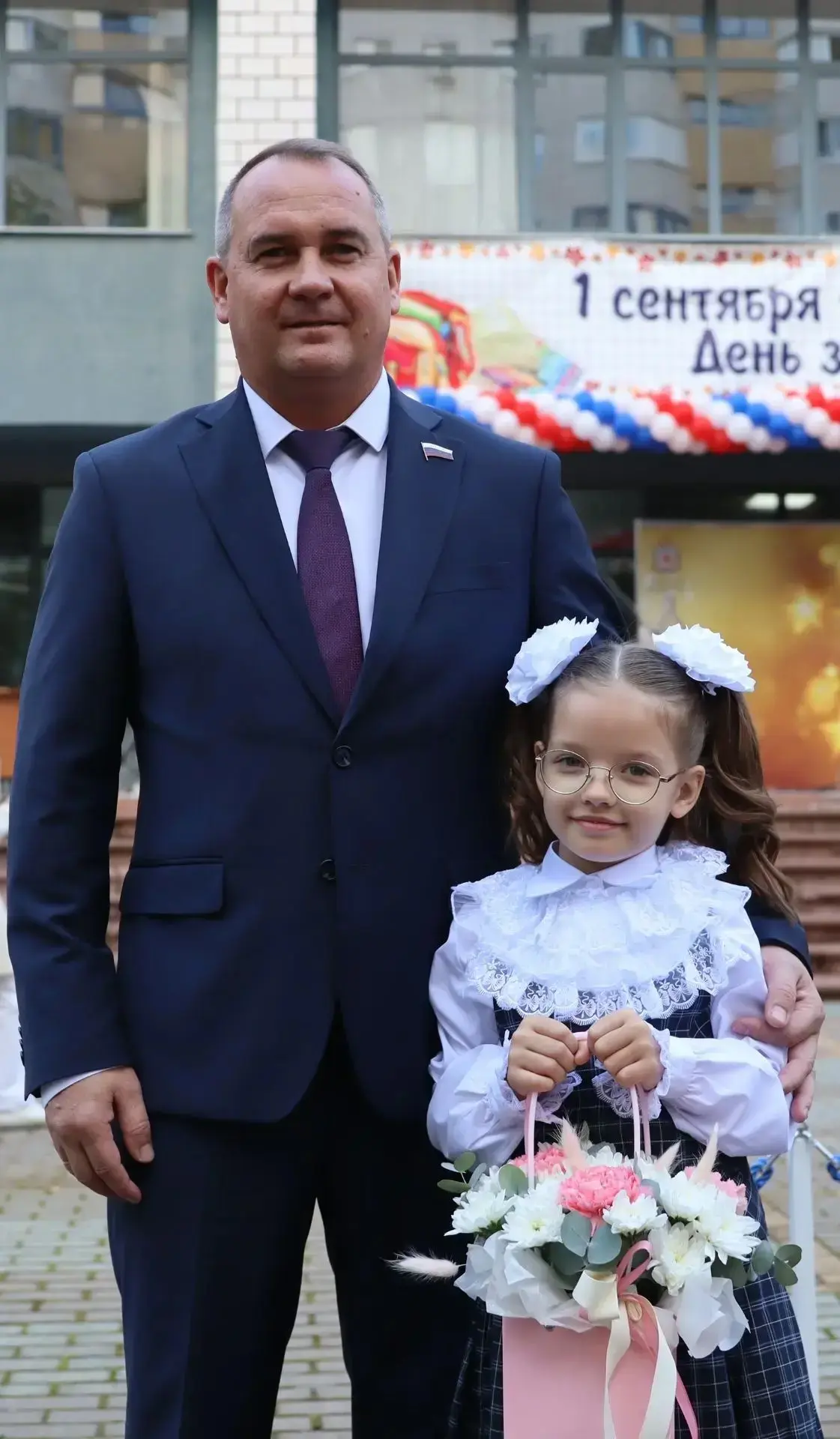 Школа — это не только учебники и оценки. Здесь учатся дружить, помогать друг другу, отв...