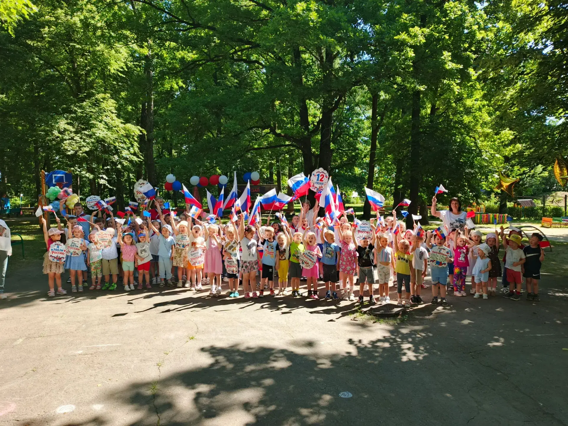 В преддверии замечательного и значимого праздника — Дня России — в нашем детском саду прошел танцева