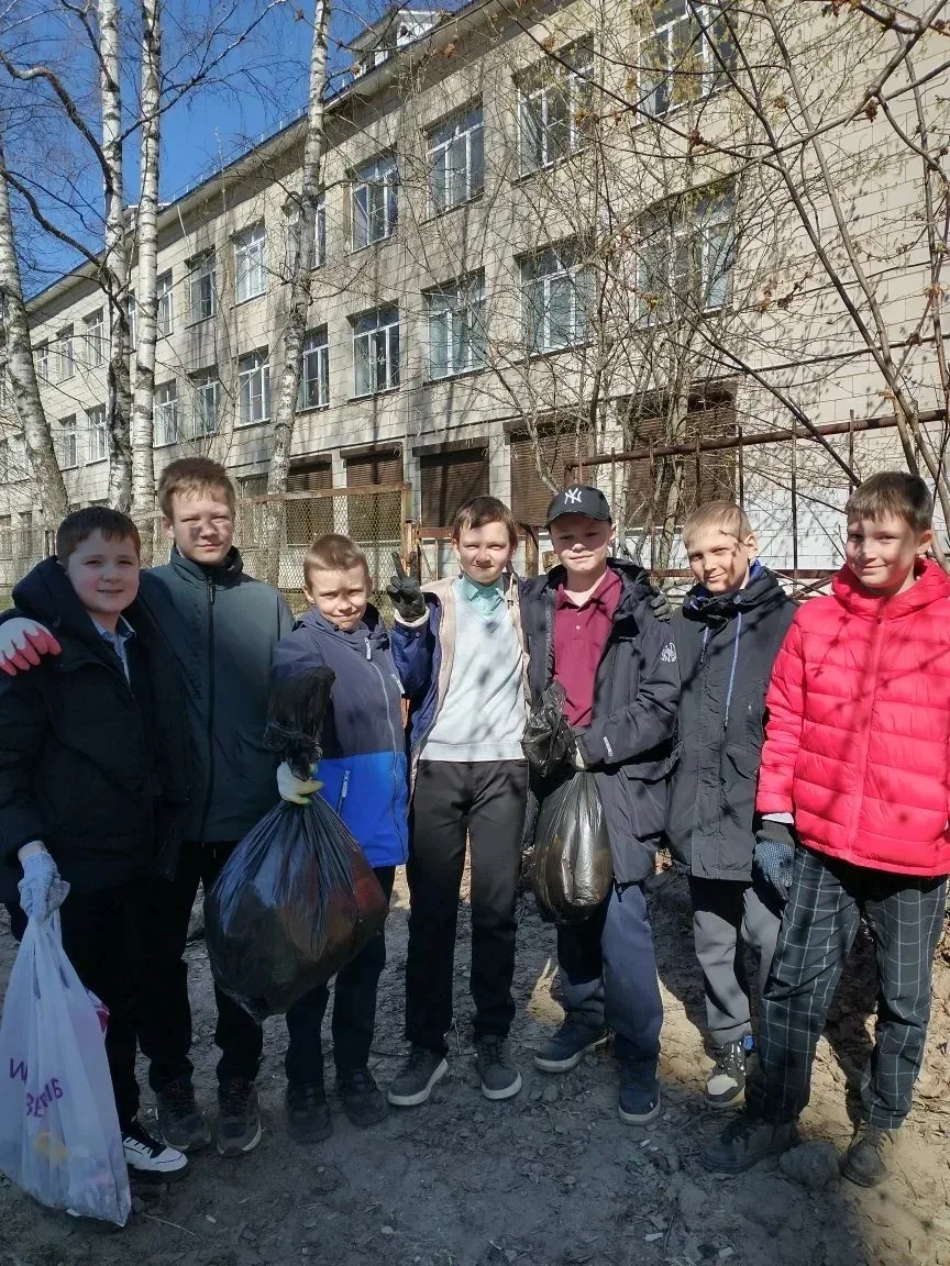 Весна всегда начинается с первых ручейков, яркого солнца и хорошего настроения. А ещё весна всегда с