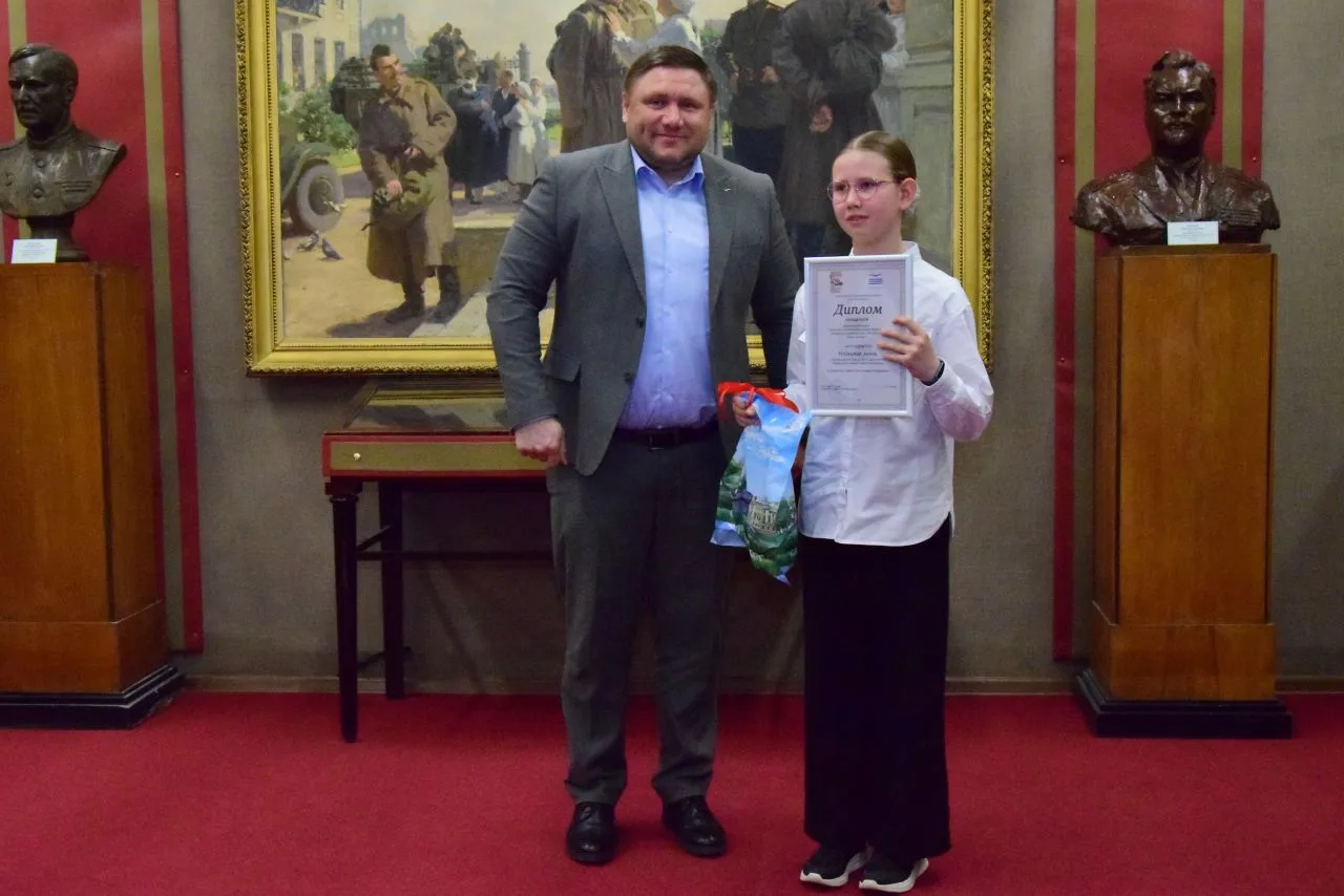 🎉 Ура, поздравляем нашу звёздочку — Тронину Анну из 4 «Г» класса! 🎉   🏆🥇 Анна стала победителем райо