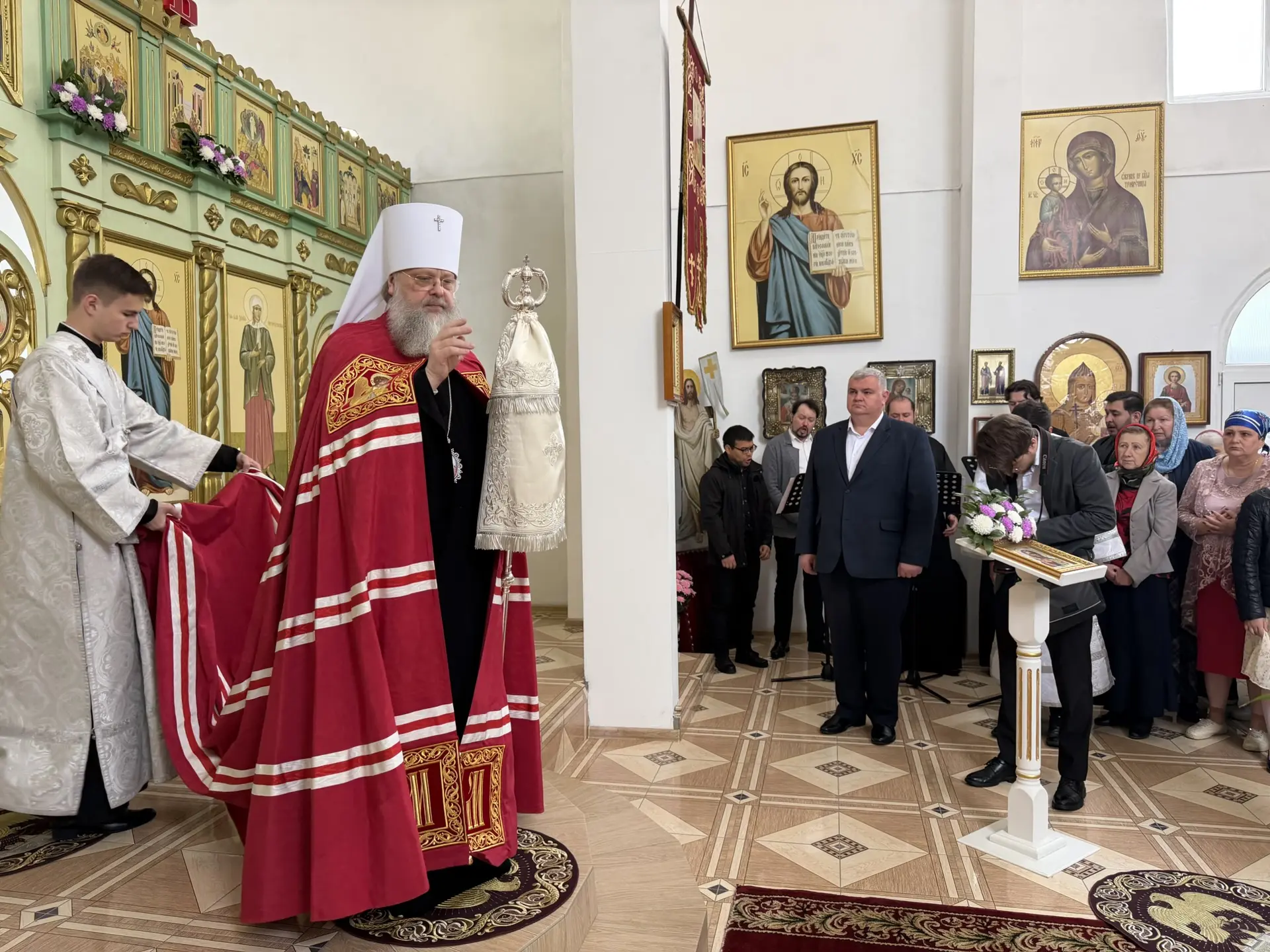 Митрополит Меркурий совершил Великое освящение храма Святой Троицы в селе Самарское  Глава Донской м
