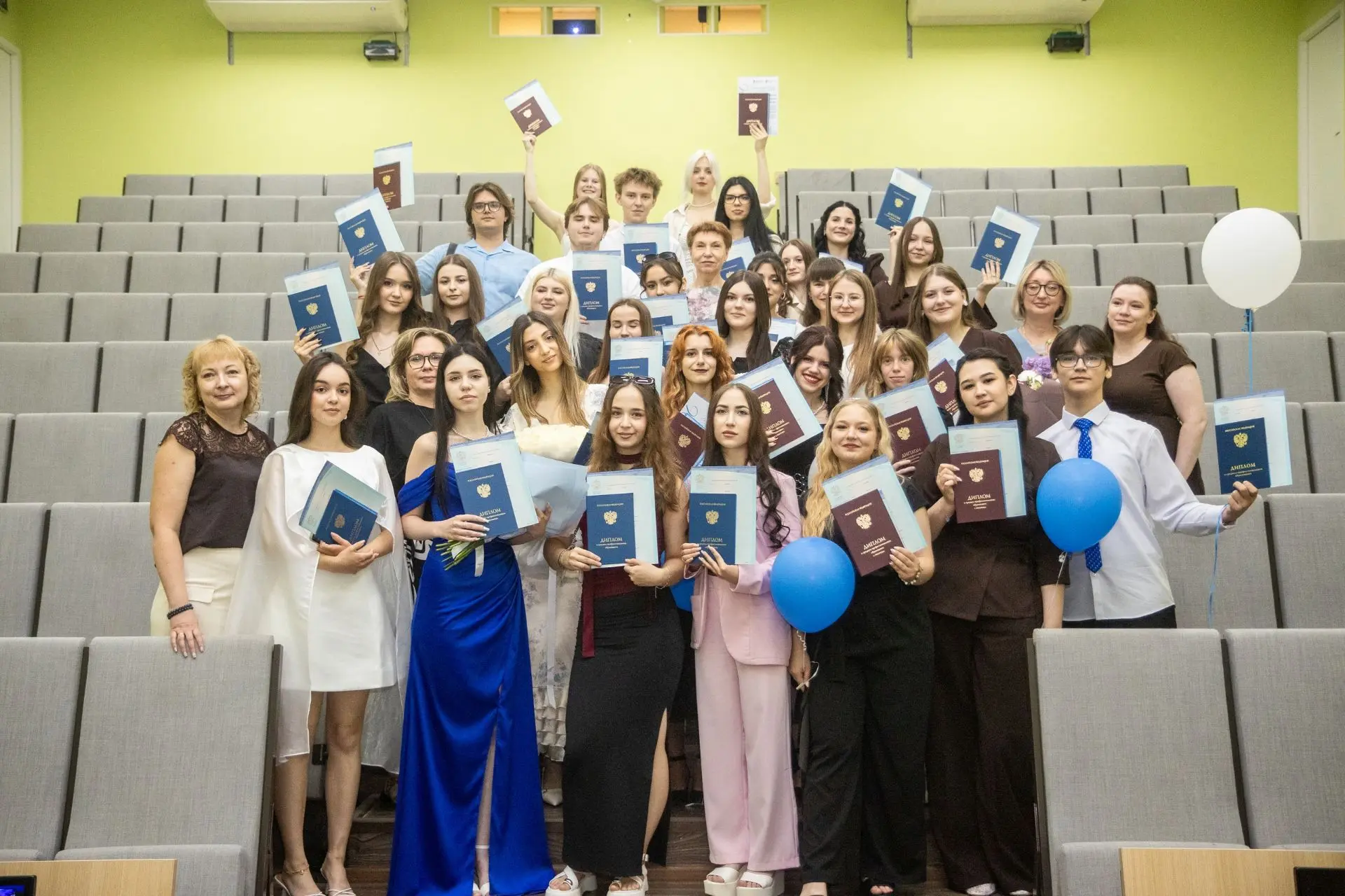 💡Дипломы получили самые юные выпускники!