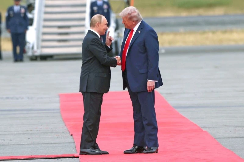 Владимир Путин провел телефонный разговор с Дональдом Трампом.

Президент РФ поздравил американского