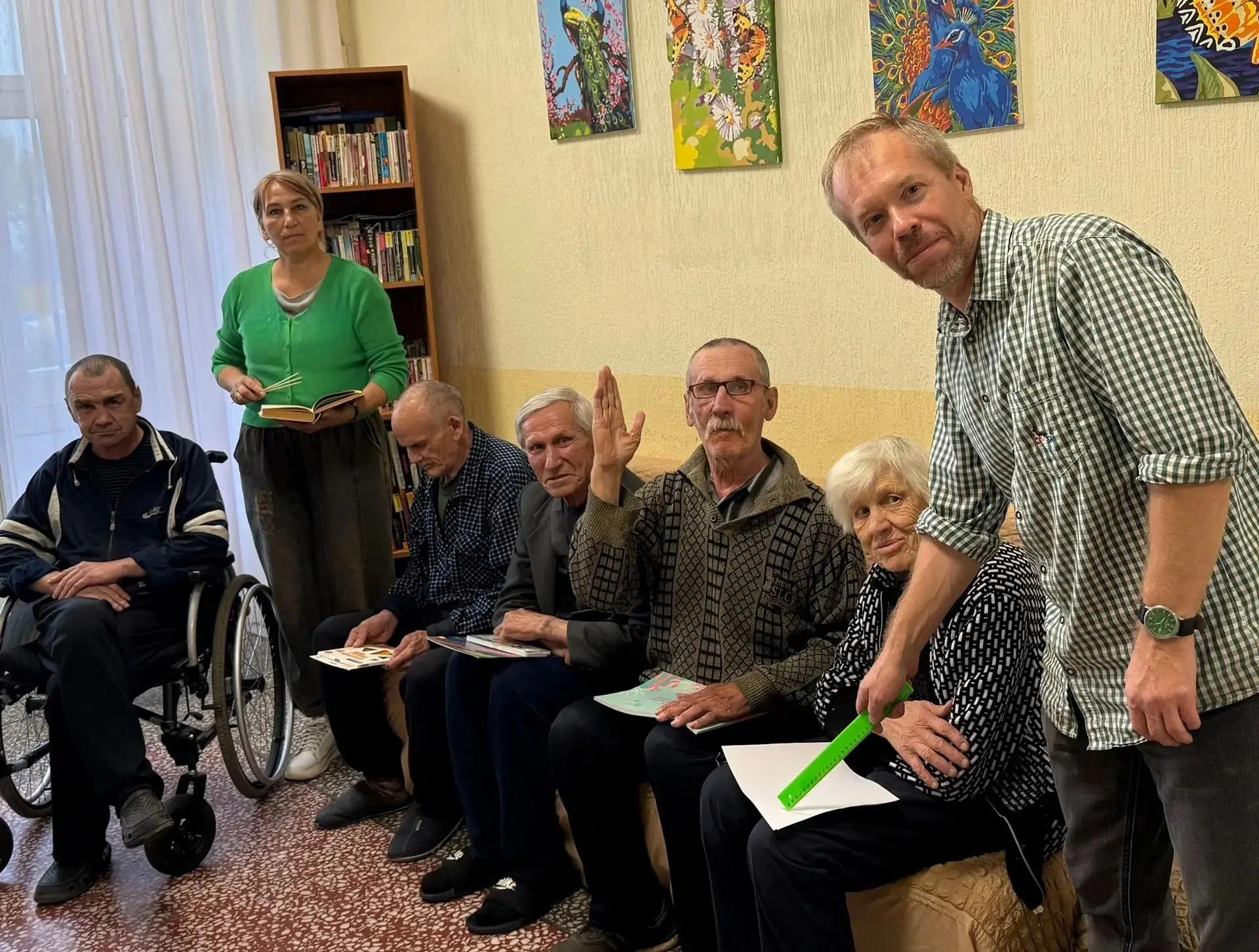 Сегодня поздравили с Днём знаний наших бабушек и дедушек в доме-интернате.