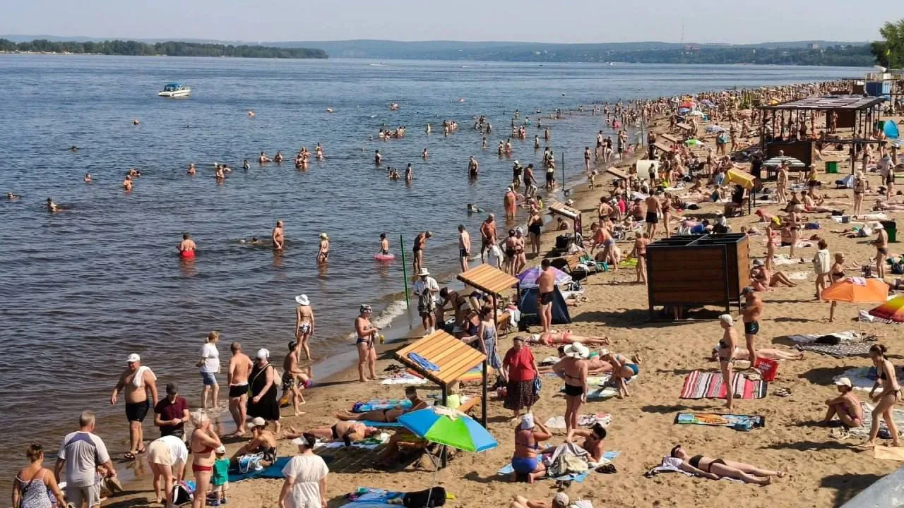 🏖 Пляжи Самары оказались переполнены

Из-за жаркой погоды пляжи города сегодня заполнены отдыхающим