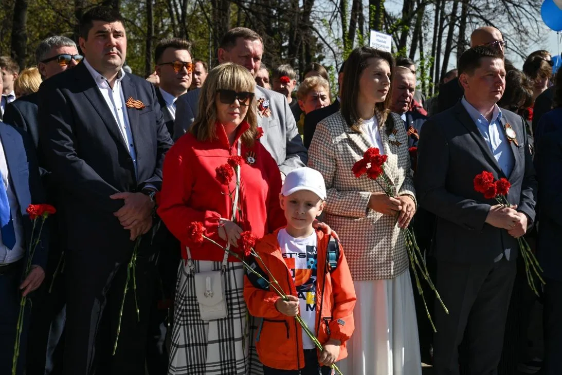 Сегодня, 1 мая, в Нагорном парке Барнаула состоялась торжественная церемония возложения...