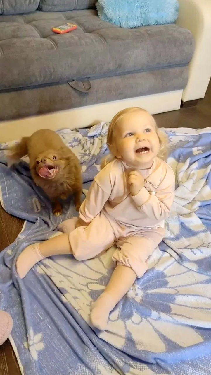 В гостях у бабушки Оли! 👵🏡 Играла с собачкой Мией! 🐶🐾 Мне очень понравилось!!! 😊💕✨