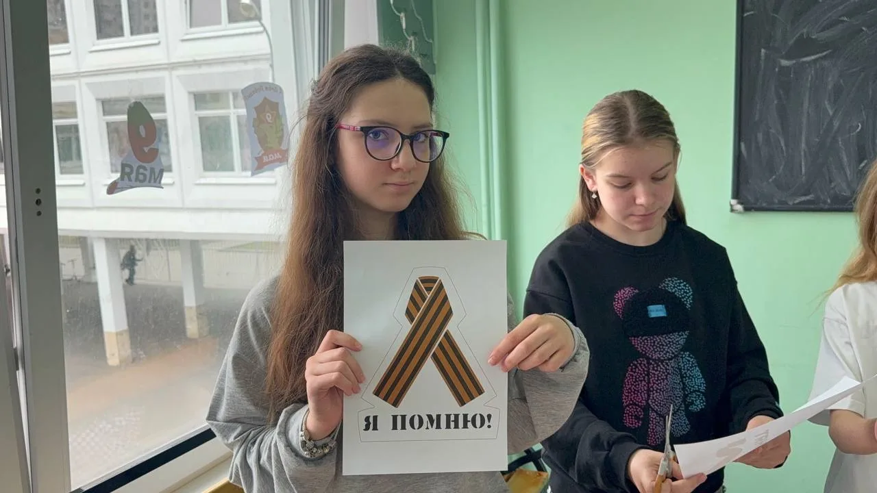 🕊️ «Окна Победы» - память в каждом окне!  В преддверии 9 мая наша школа засияла по-особенному. ✨  Уч