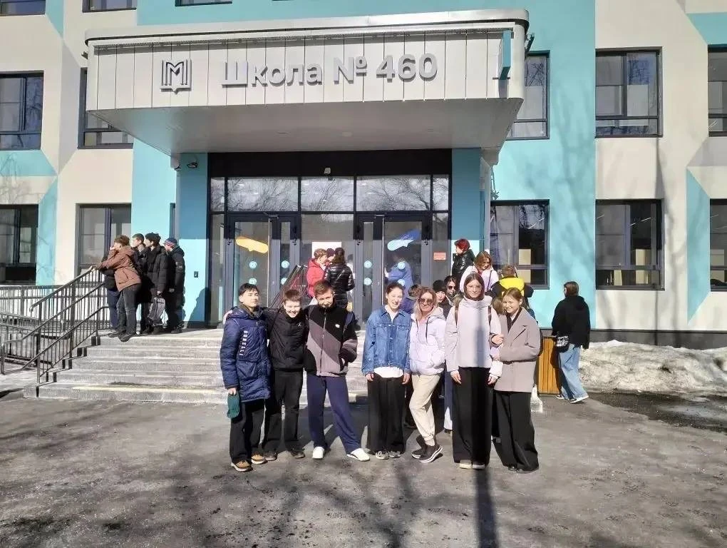 🧠 Наши команды — в полуфинале «Кубка Воробьевых гор»!  6 «В» и 8 «А» достойно представили нашу школу