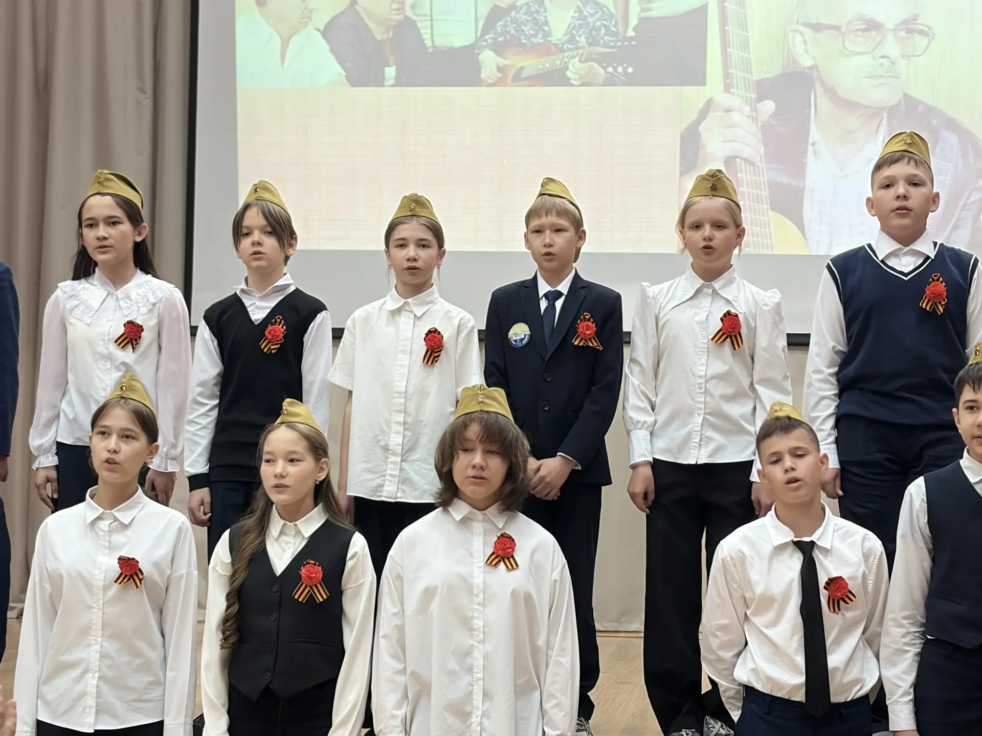 Память жива: в школе прошёл конкурс «Песни Великой Победы» 🎶  Сегодня, 7 мая, стены нашей школы сотр