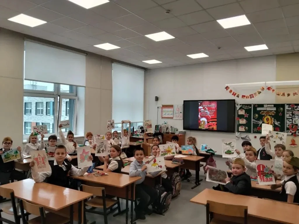 🎖️Во 2-В классе прошел урок памяти, посвященный Дню Победы. С детьми вспомнили историю этого праздни