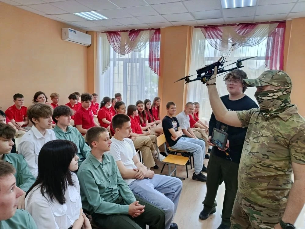 ✨Встреча с командиром отделения отдельной роты радиоэлектронной борьбы (РЭБ) 📻бригады «Барс-Белгород