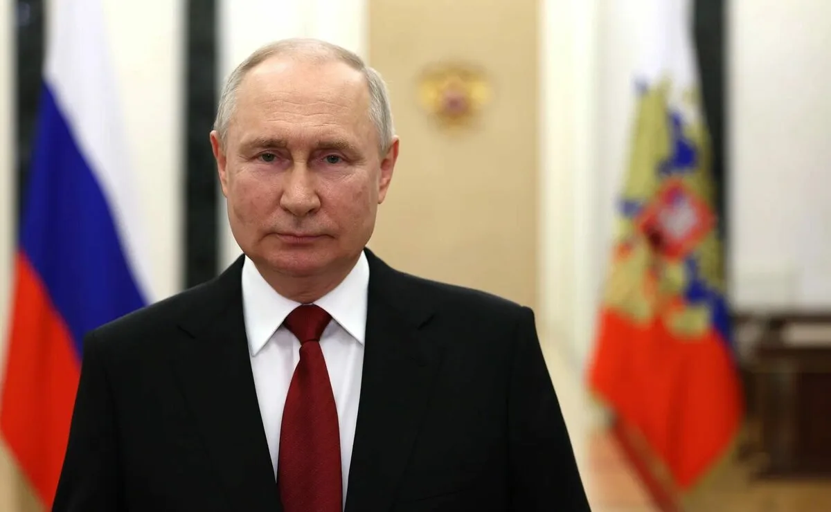 Президент России В.В. Путин: "Нам нужно создать современную среду для жизни, преобразить наши города
