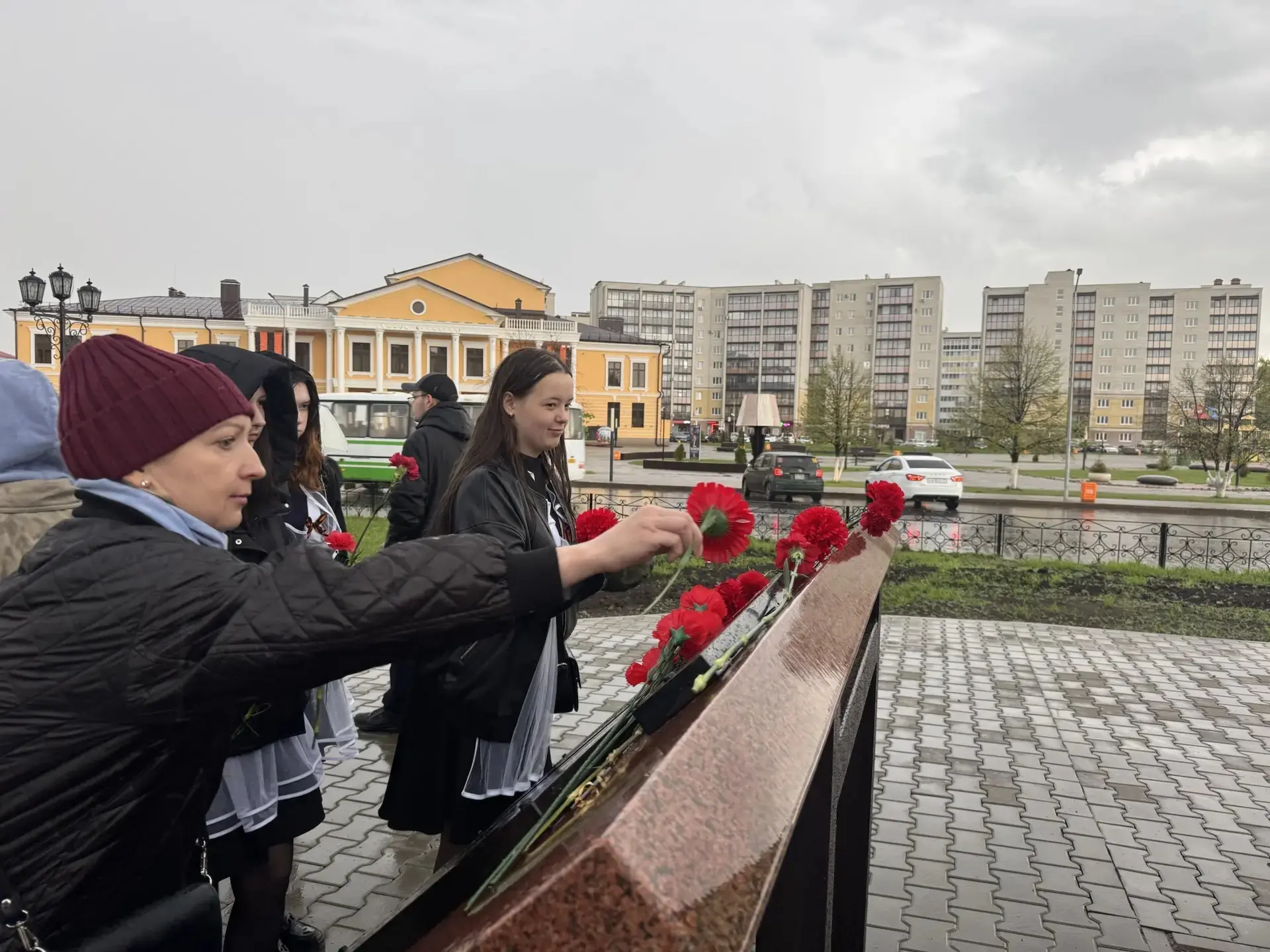🚩 «Марш Памяти» в честь Дня Великой Победы   Вместо привычного торжественного построения школьники в