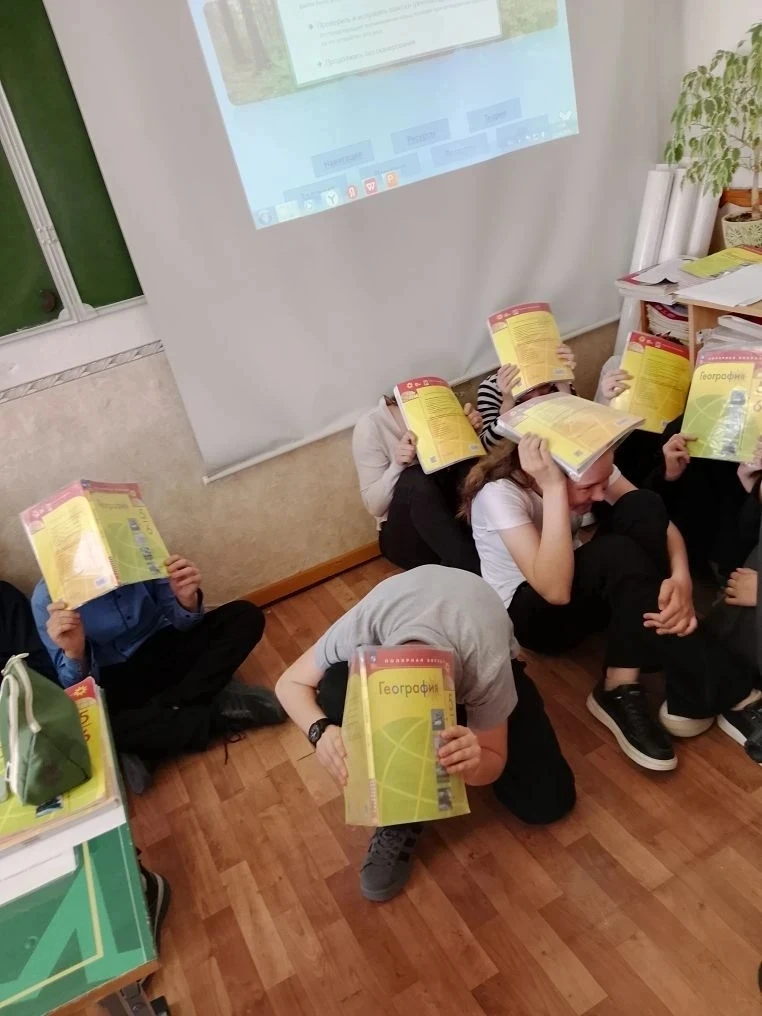 Учения по гражданской обороне в нашей школе: отработали действия при воздушной тревоге ...