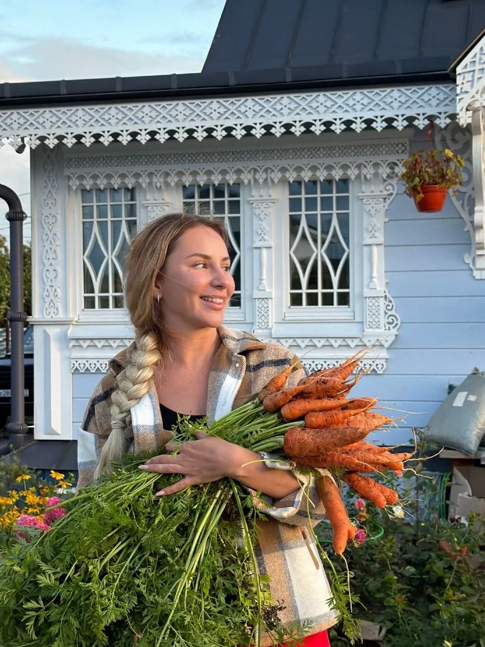 ANNA ASTI показала урожай со своего огорода 🥕