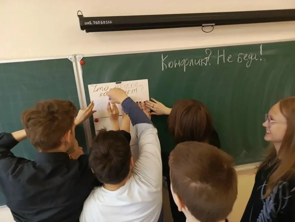 В рамках Недели без конфликтов в 6д классе сегодня прошел тренинг «Конфликт? Не беда!»  Ребята узнал