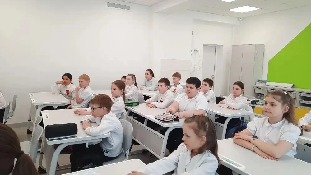 #ДеньПобеды  📚 Урок памяти: «Читаем детям о войне» 📚  В рамках празднования Дня Победы в 1А, 3Б и 4Г