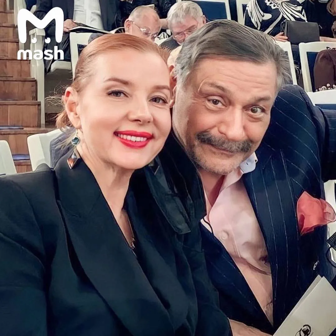 Тем временем воюющему народу сообщают, что в страну собирается вернутся актёр Назаров. После трёх ле