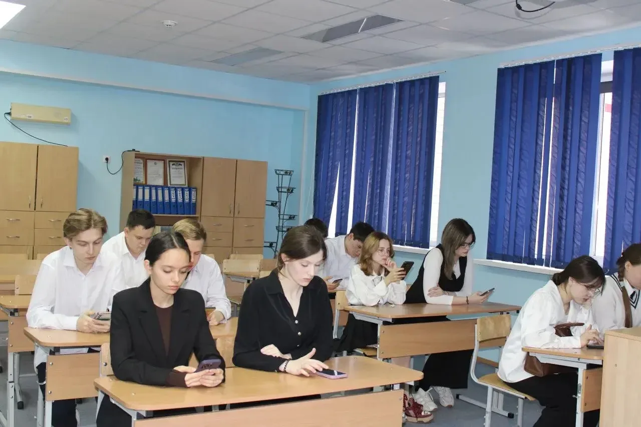 🎓 От сессии до сессии: где рождается будущее?  Университет — это не просто лекции и зачеты. Это мест