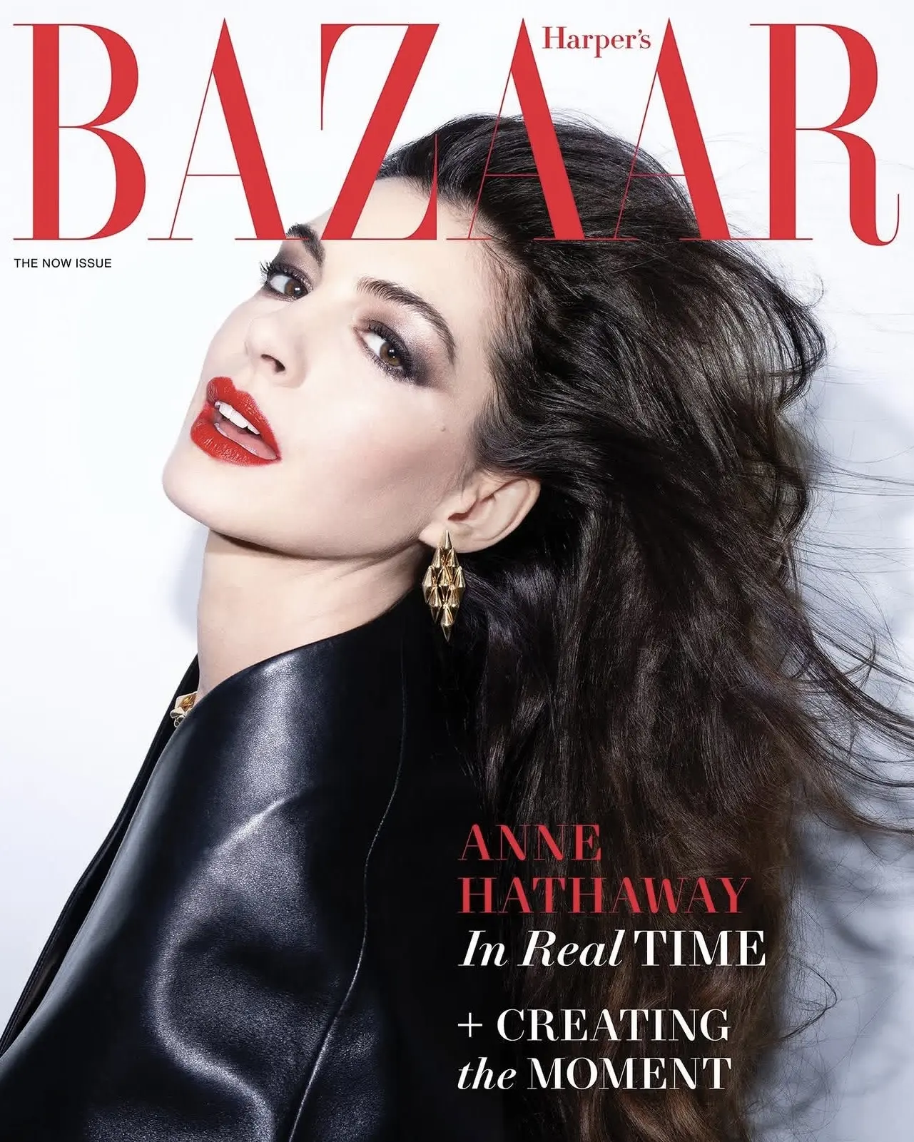 Роковая Энн Хэтэуэй для апрельского выпуска Harper’s Bazaar❤️🩵  В интервью 43-летняя актриса рассказ