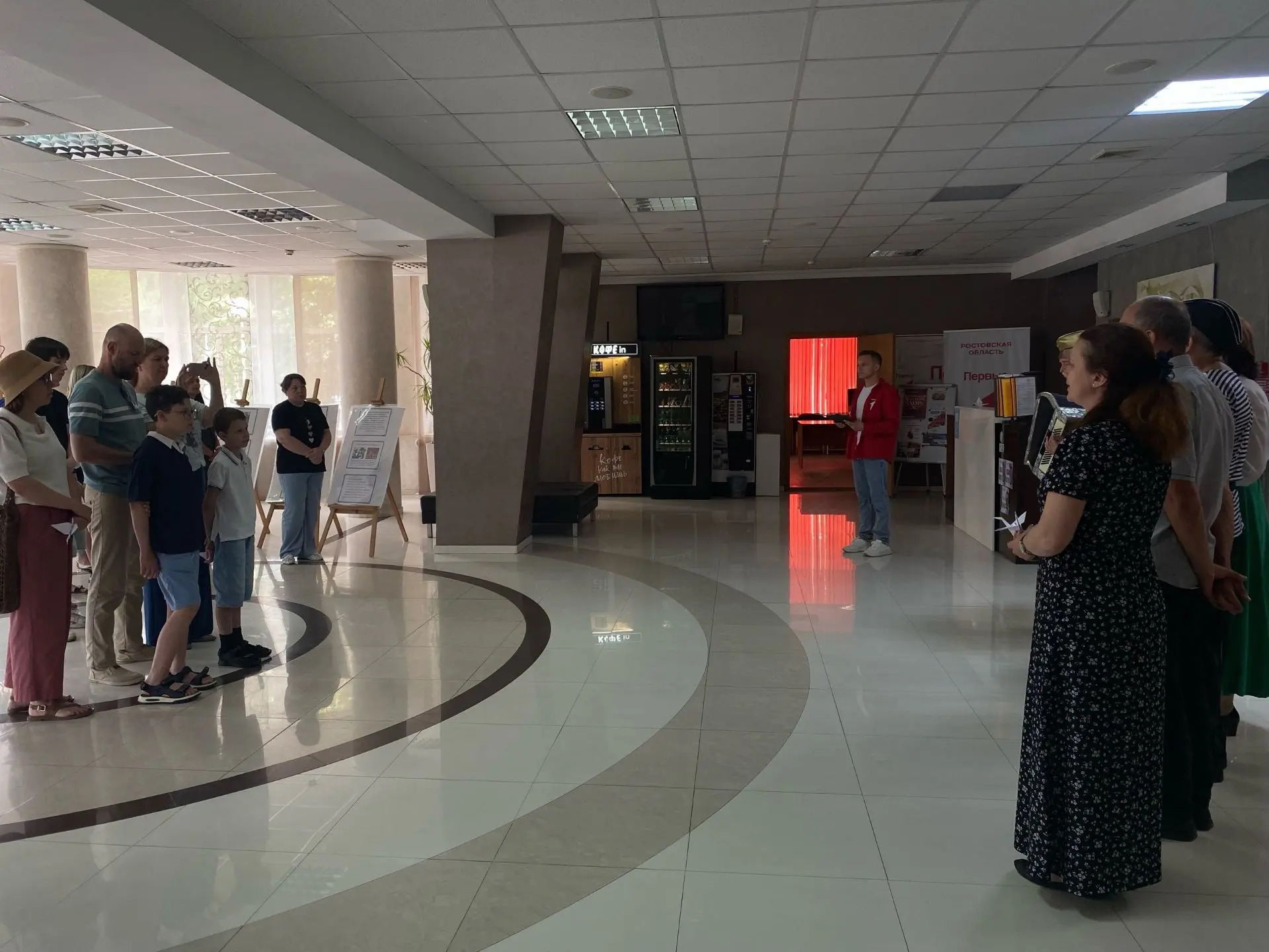 День памяти и скорби.

Сегодня в холле Дворца молодежи в 12:15 по Московскому времени прошла Общерос