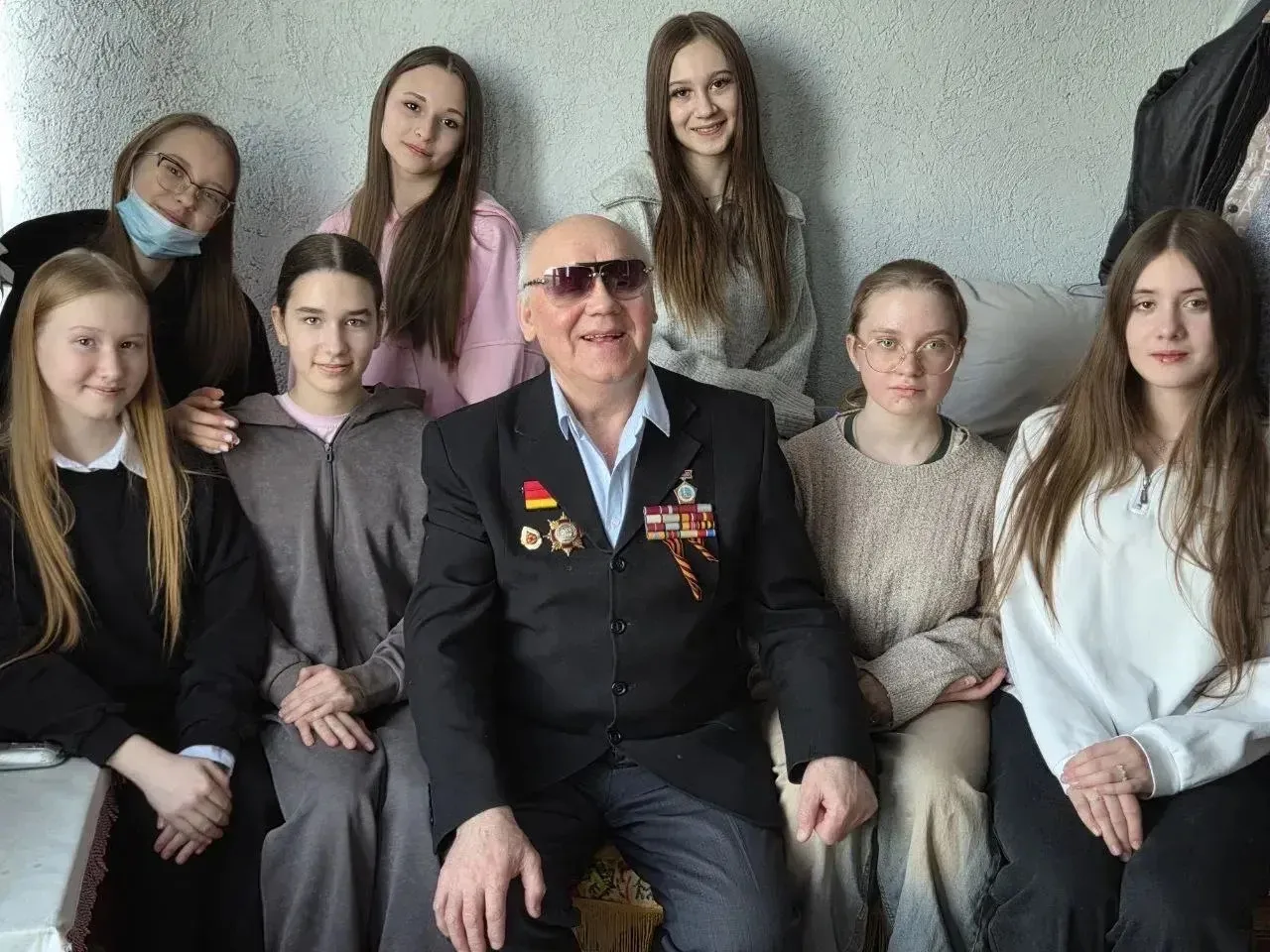 ПОЗДРАВЛЕНИЕ ВЕТЕРАНОВ 🎖️  В преддверии 23 февраля наши лицеисты посетили ветеранов Великой Отечеств