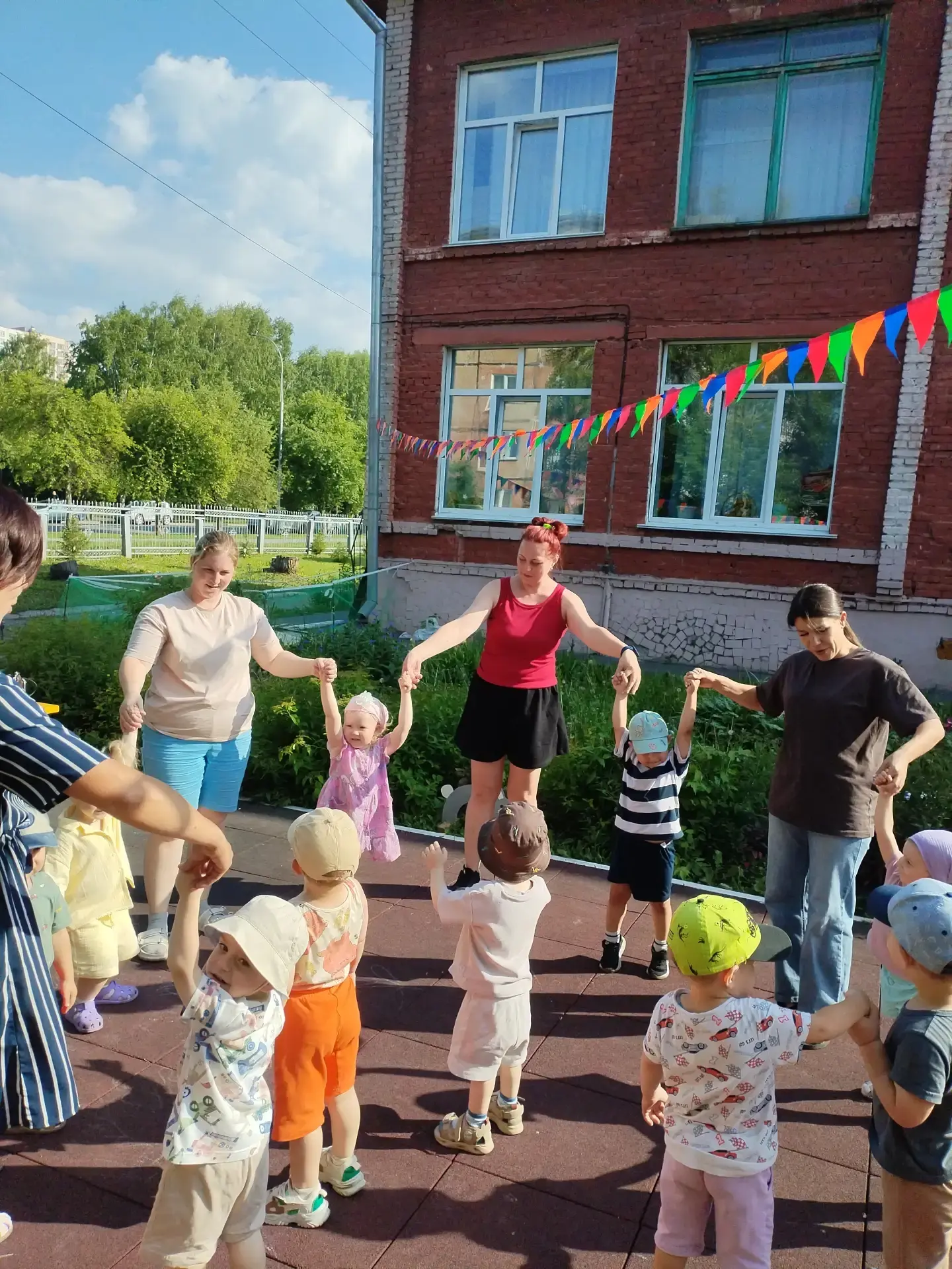 В честь "Года единства народов России"🇷🇺 #малышиЦыплята 🐣🐥совместно с родителями провели  русску