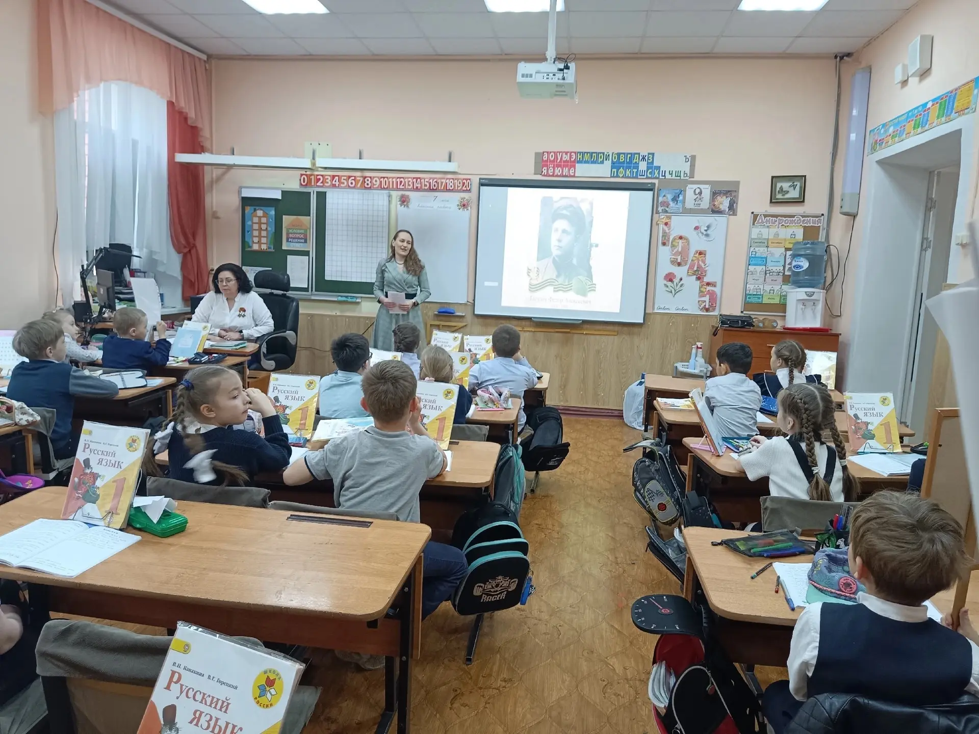 🕊️ День живых историй: Память поколений в начальной школе 🕊️