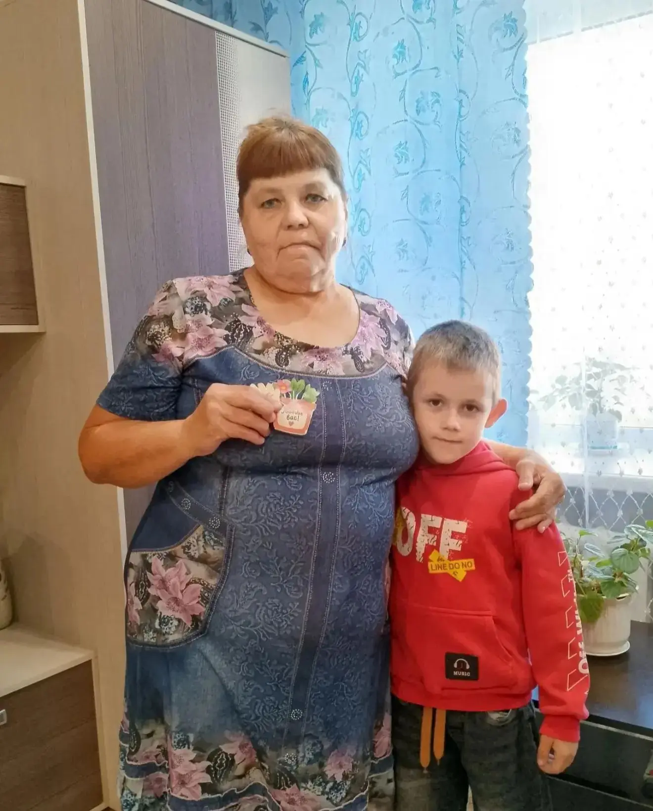 🍂 «Спасибо за мудрость и тепло»: учащиеся школы поздравили старшее поколение с 1 октяб...