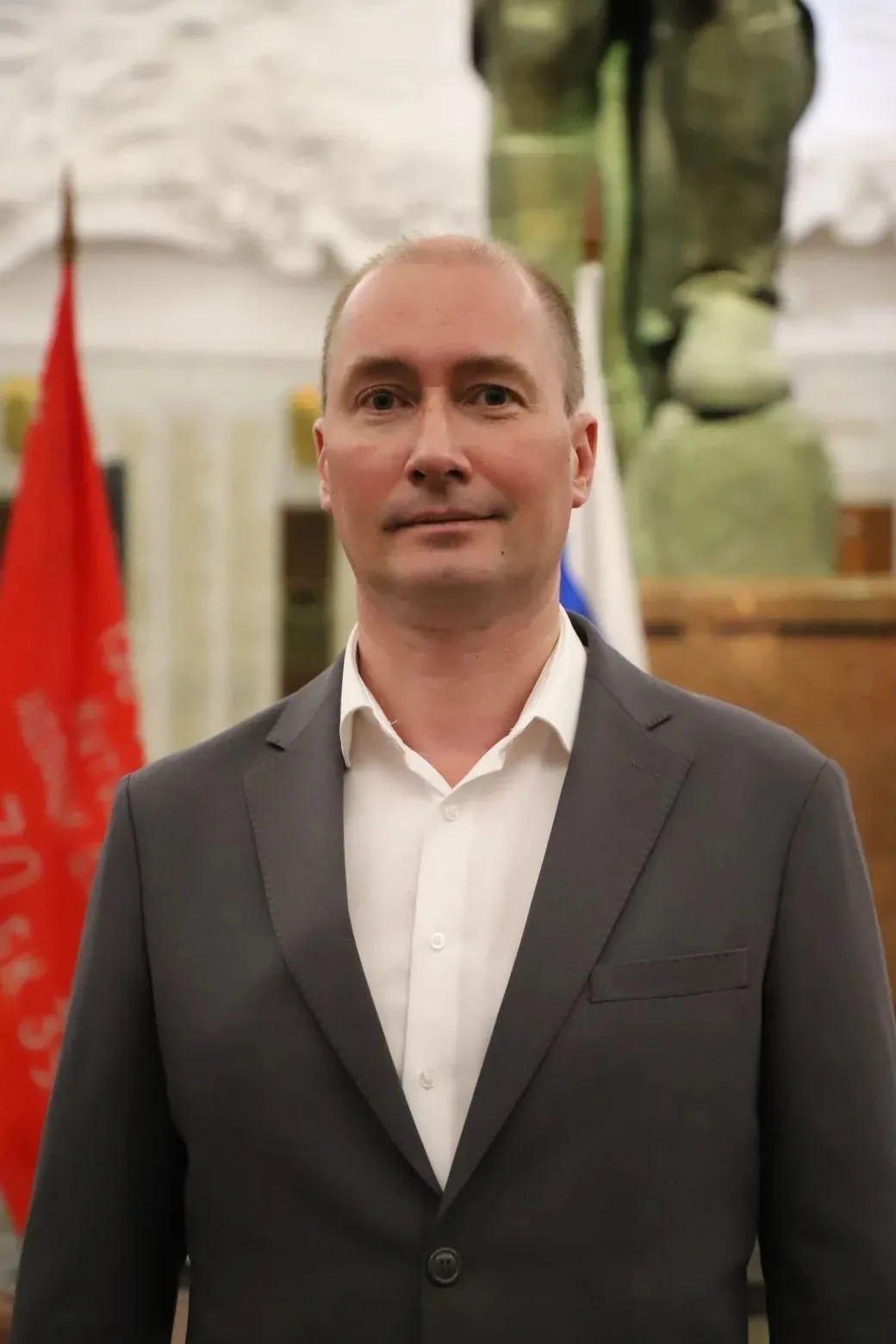 Сегодня особенный день для всей нашей Школы — день рождения нашего директора, Комзолова...