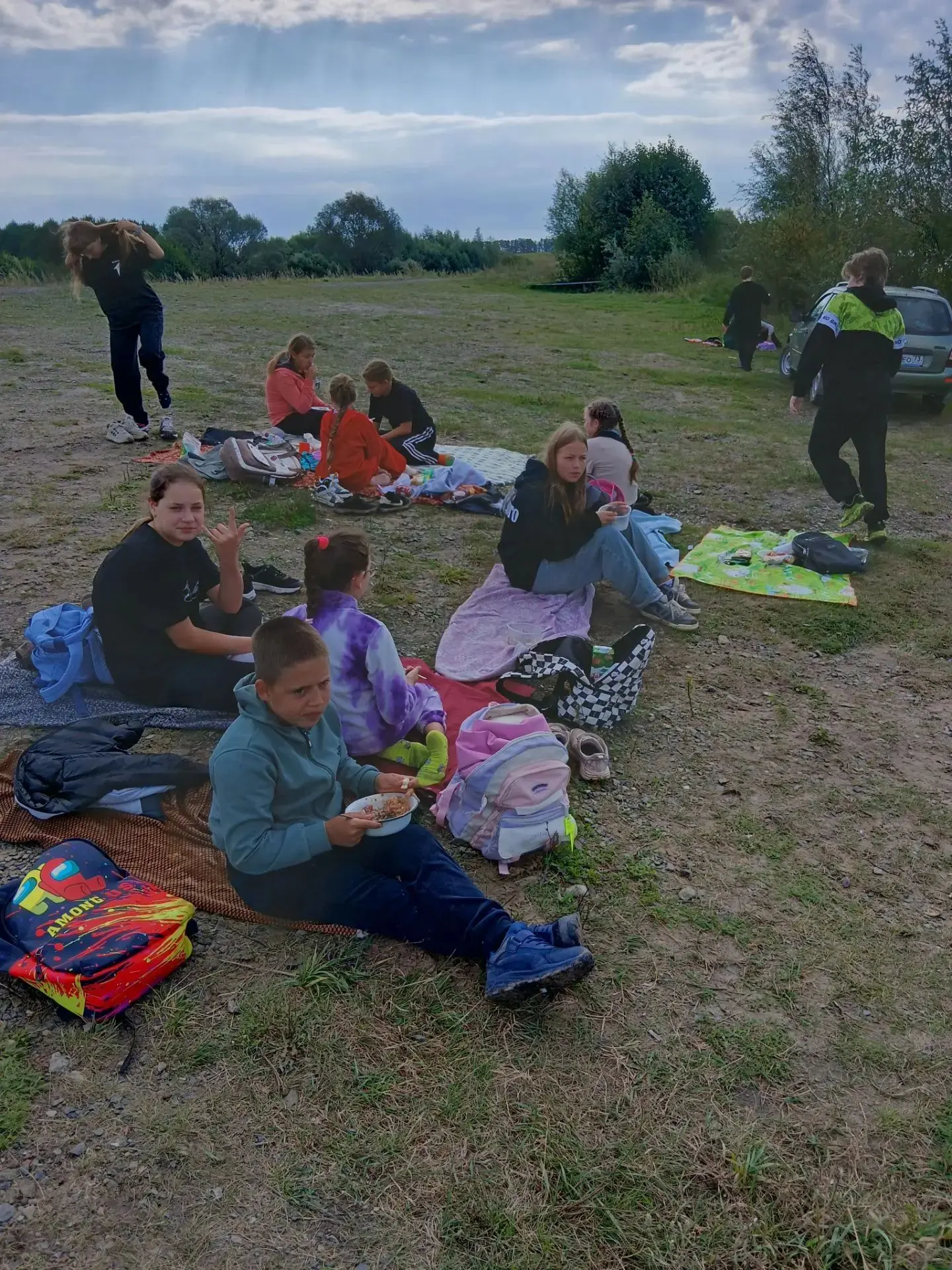 🌞 **День удался! Наш весёлый поход на пруд** 🏕️