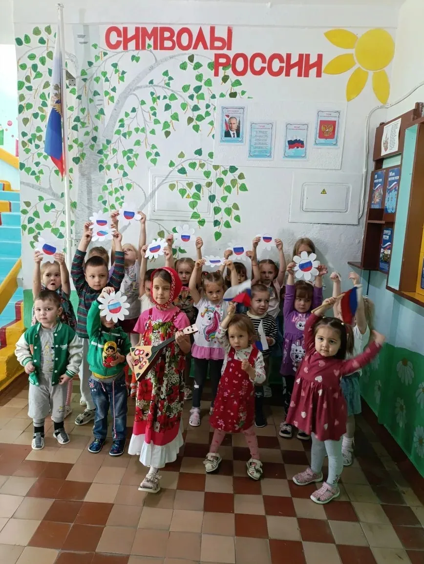 🌷 Ромашка любви к Родине!

Сегодня воспитанники детского сада сделали своими руками настоящий симво