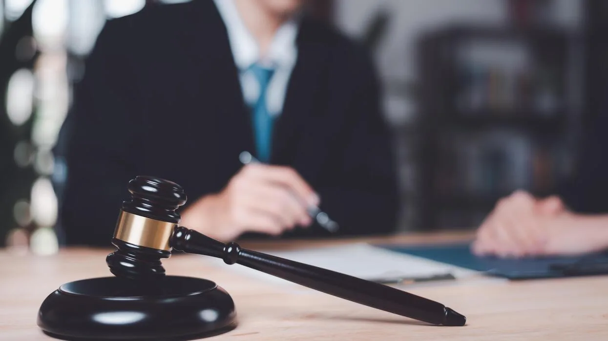 ⚖️ Сочинцы похитили 11 миллионов у семьи погибшего героя СВО, а у пенсионеров — квартиру.
