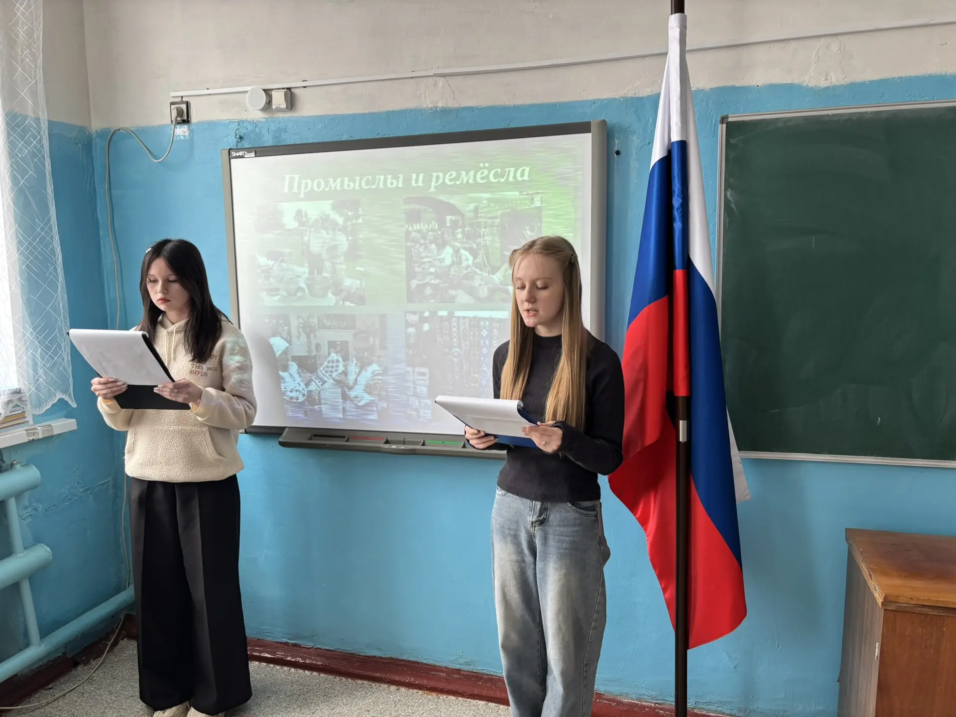 🇷🇺18 марта  активисты школы приняли участие в телемосте дружбы между тремя районами: ...