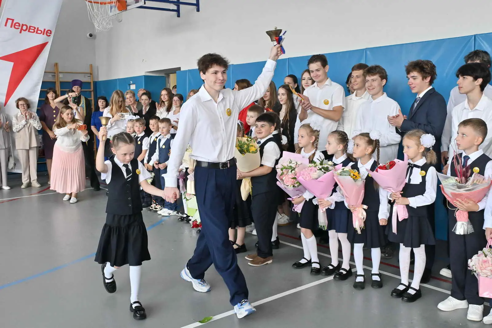 Здравствуй, к знаниям дорога! - вместе с депутатом Московской областной Думы Дмитрием Г...