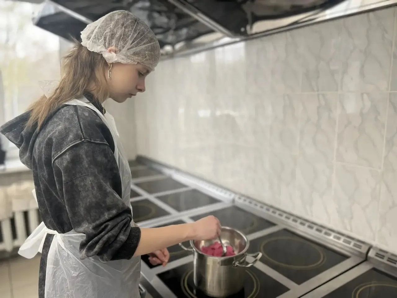 ВКУСНАЯ ПРОФЕССИЯ  Сегодня учащаяся 9 «А» класса Виктория У. посетила профпробу «Вкусная профессия» 