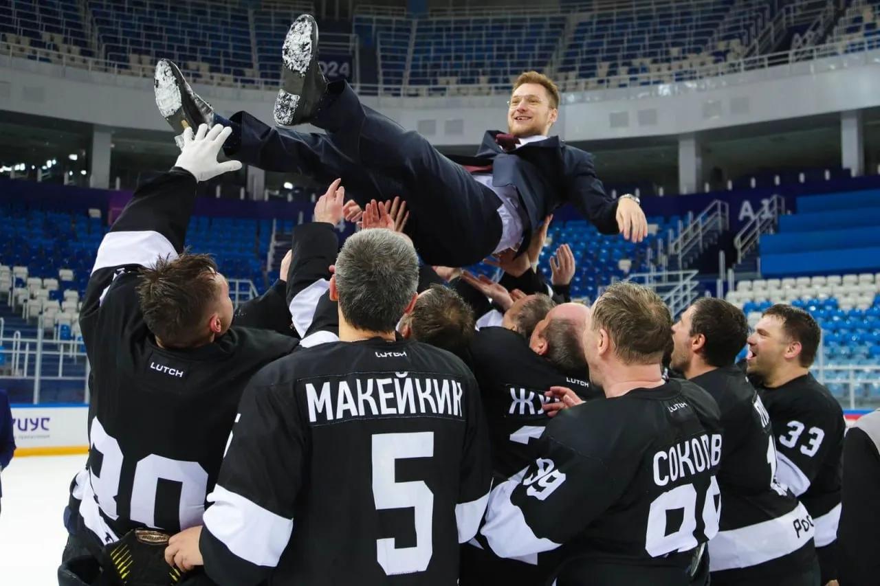 🏒 Хоккеисты Ростеха взяли Кубок «Трудовых резервов» на олимпийском льду Сочи.  Сборная Ростеха вперв