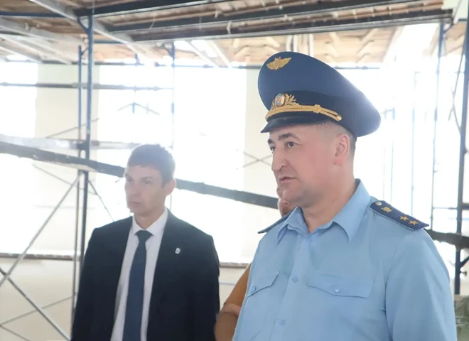 Сергей Филипенко в Аткарске проконтролировал работы в педучилище
Прокурор Саратовской области Сергей