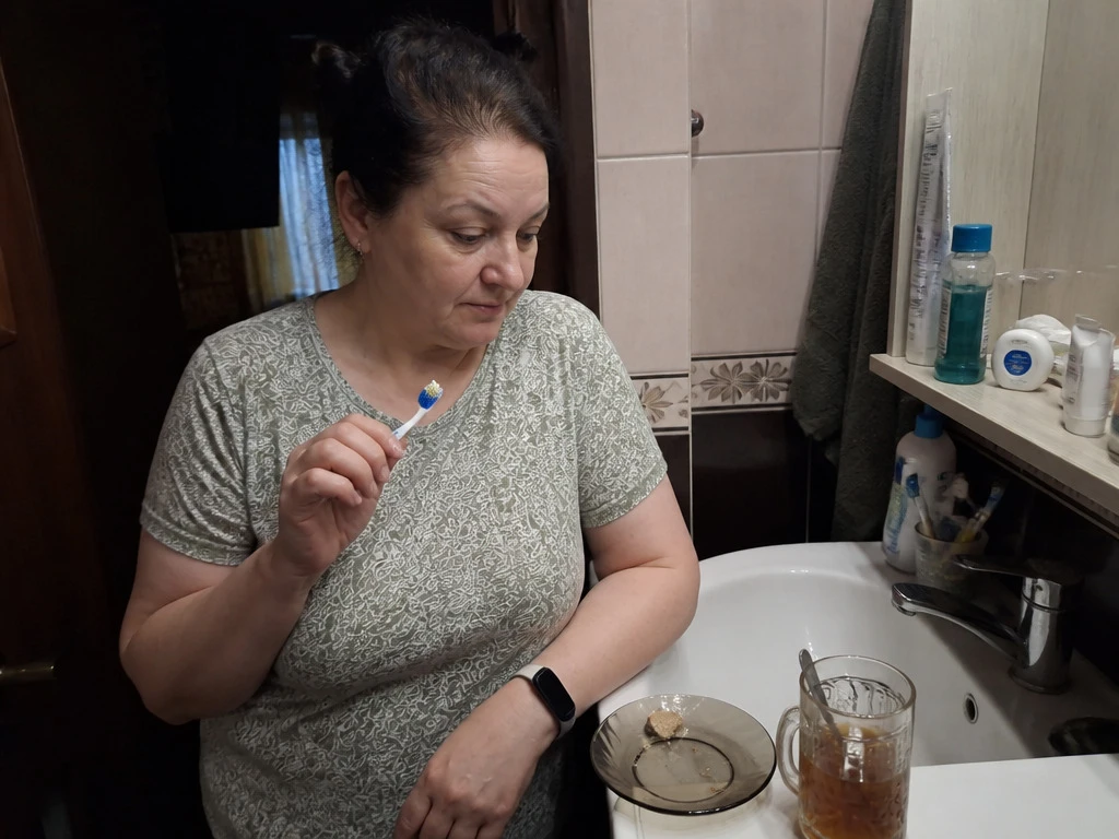 7 ВЕЧЕРНИХ ОШИБОК ПОСЛЕ СЛАДКОГО ЧАЯ, ИЗ-ЗА КОТОРЫХ ЗУБЫ НОЮТ, ТЕМНЕЮТ И ПОРТЯТСЯ БЫСТРЕЕ